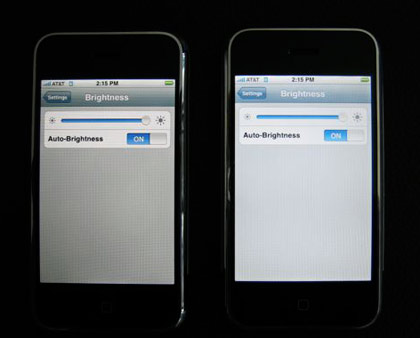 Två iPhones med maximal ljusstyrka